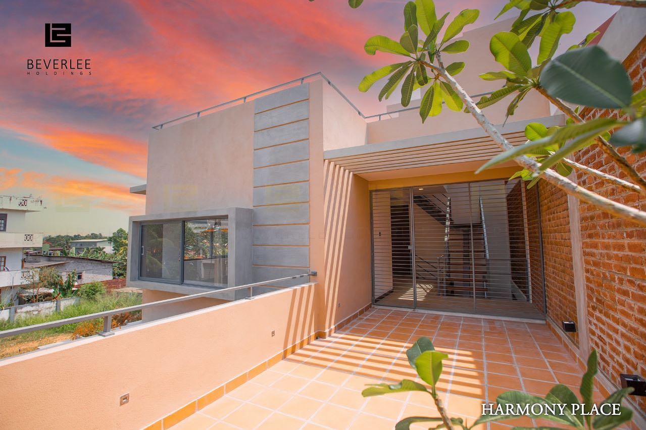 Small Family House — image 4